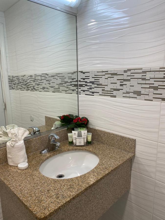 Relax Inn North Babylon Bagian luar foto